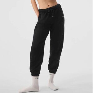 Alo Black Accolade Sweatpant Jogger